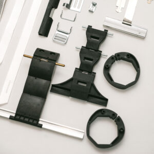 Cintini e ganci per legatura e attacchi a rullo